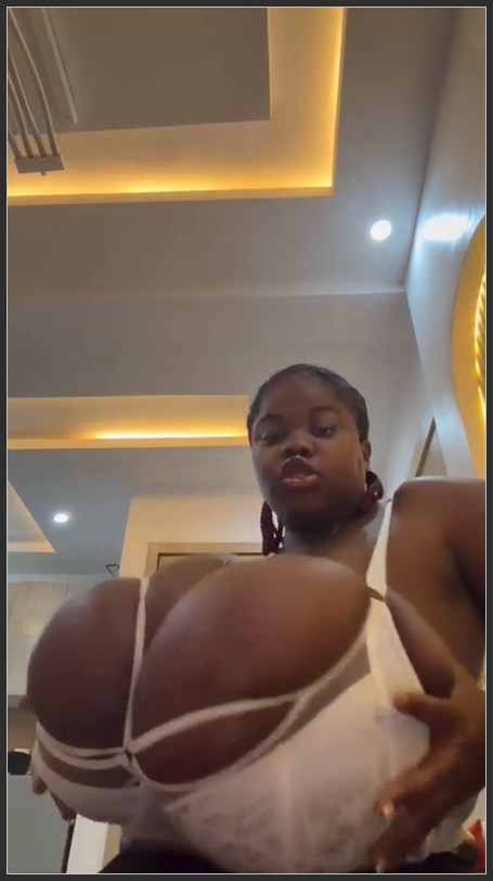Macromastia Black Tits