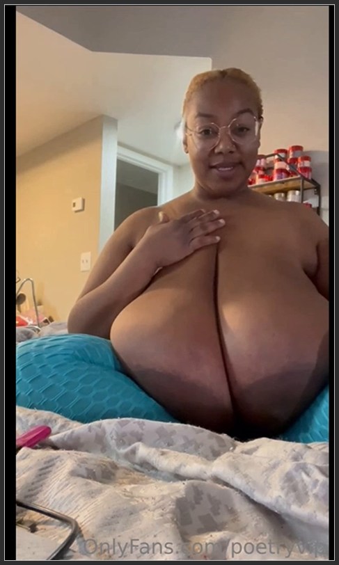 Macromastia Black tits
