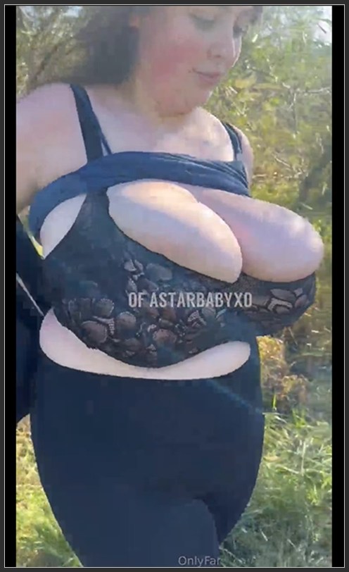 Macromastia Tits