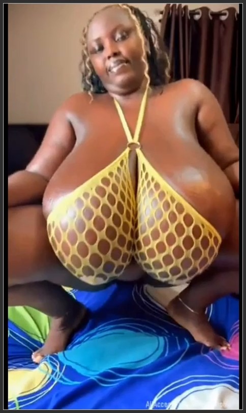 Macromastia Black Tits