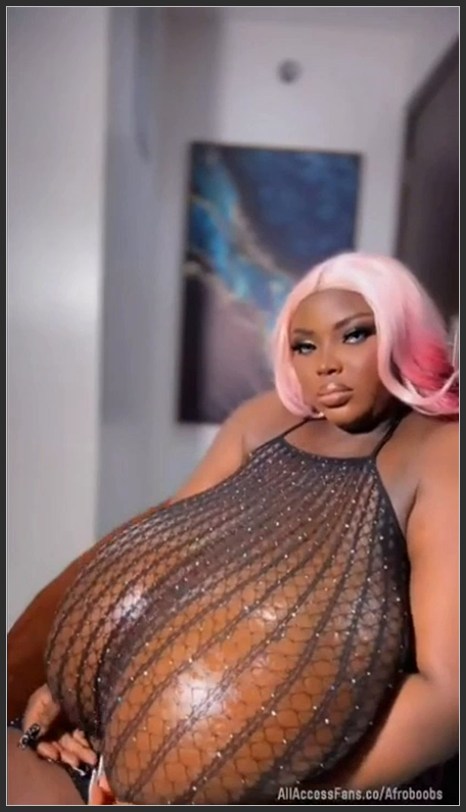 Macromastia Black Tits
